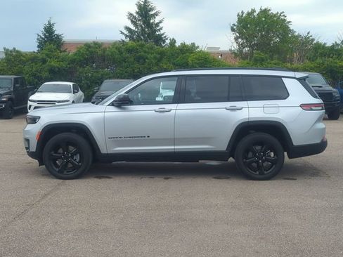 Used 2023 Jeep Grand Cherokee L Laredo AWD/4WD image 6