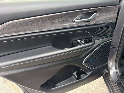 Used 2021 Jeep Grand Cherokee L Overland image 10