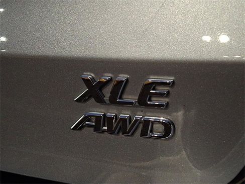 Used 2014 Toyota Sienna XLE image 28