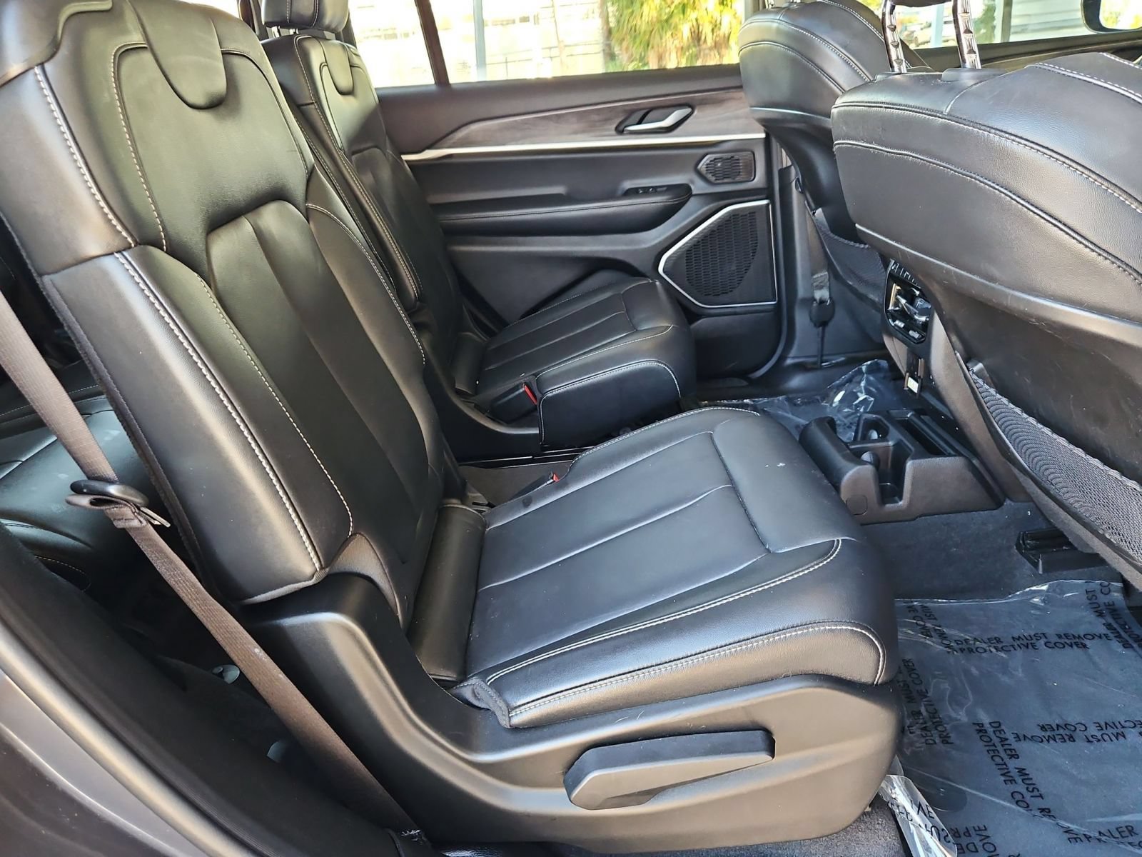Used 2022 Jeep Grand Cherokee L Limited w/ Black Appearance Package RWD image 28