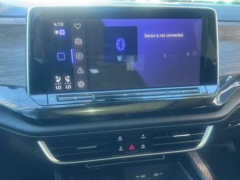 Used 2025 Volkswagen Atlas SEL AWD/4WD image 18