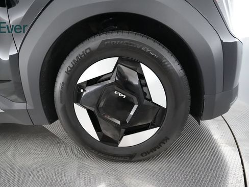 Used 2024 Kia EV9 Light Long Range RWD image 19