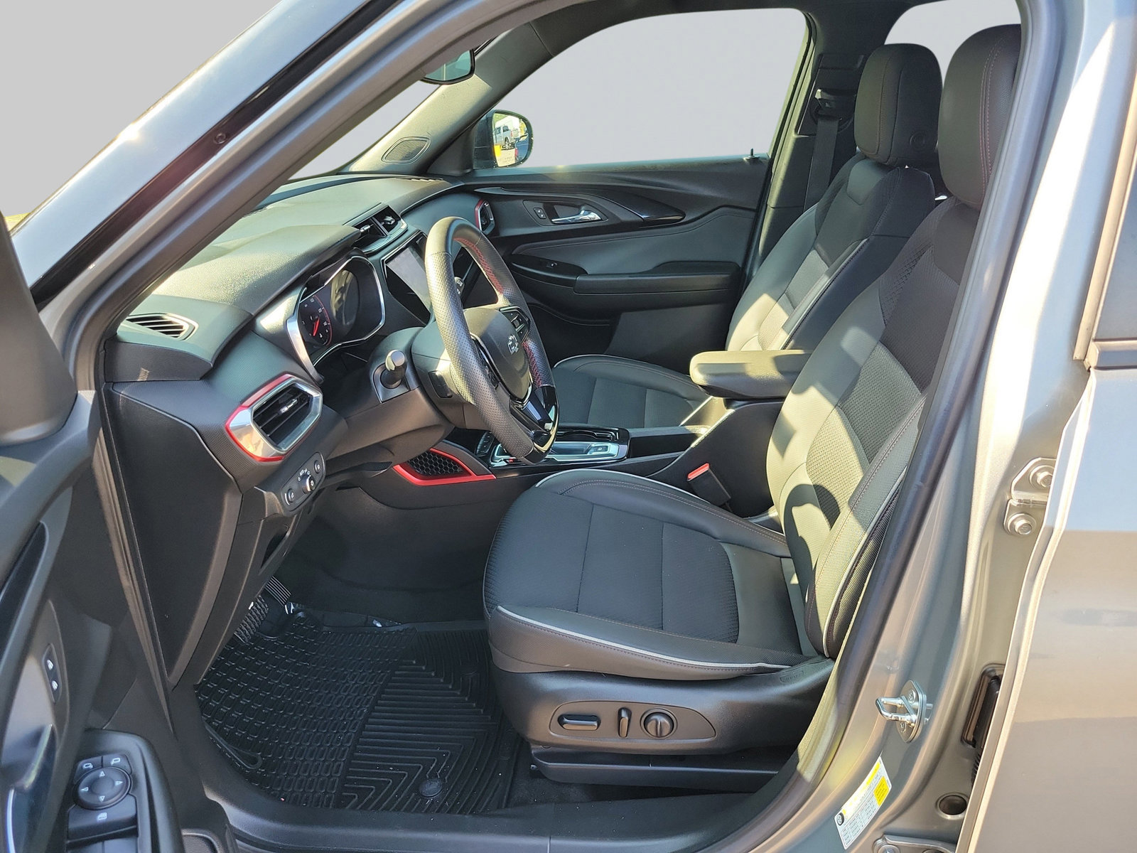Used 2023 Chevrolet TrailBlazer RS w/ Convenience Package FWD image 26