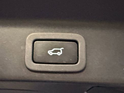 Used 2020 Jaguar F-PACE Premium image 13