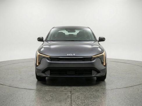 Used 2025 Kia K4 LXS FWD image 2