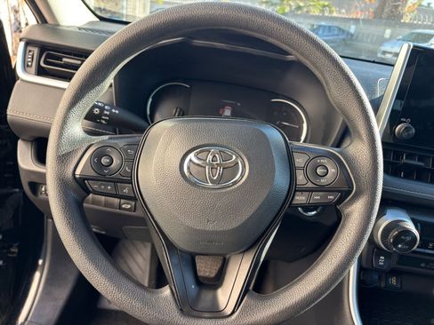 Used 2025 Toyota RAV4 XLE image 28