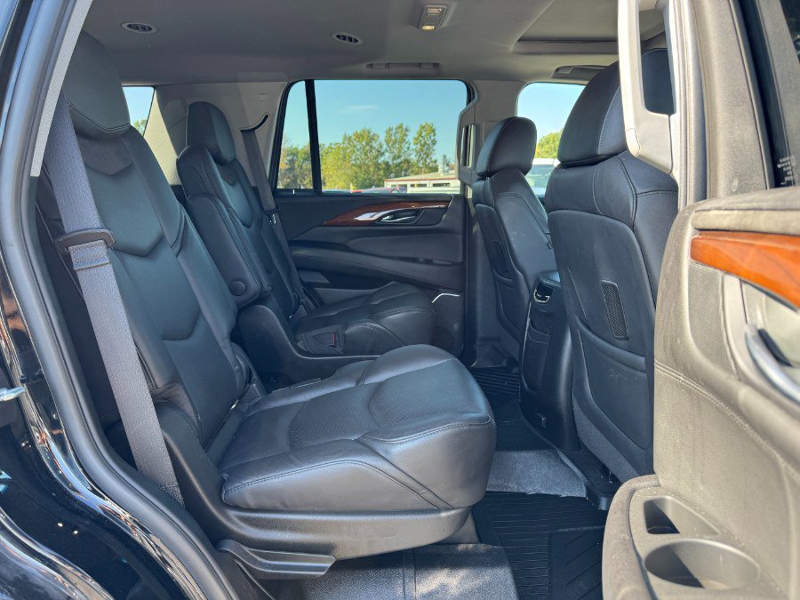 Used 2018 Cadillac Escalade Luxury AWD/4WD image 19