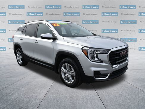 Used 2022 GMC Terrain SLE w/ Driver Convenience Package image 3