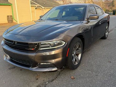 Used 2018 Dodge Charger SXT Plus w/ Navigation & Travel Group image 3
