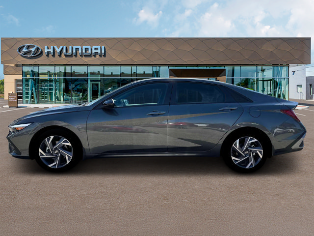 New 2025 Hyundai Elantra SEL FWD image 3