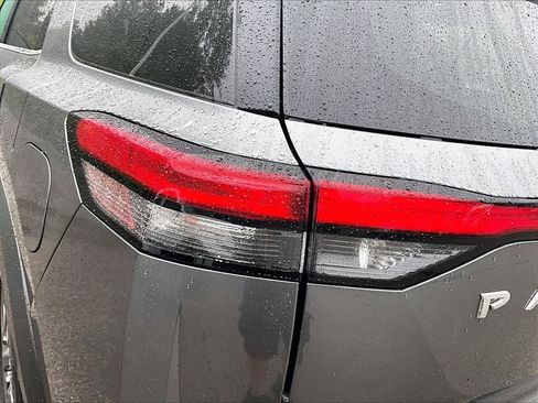 Used 2022 Nissan Pathfinder S AWD/4WD image 32