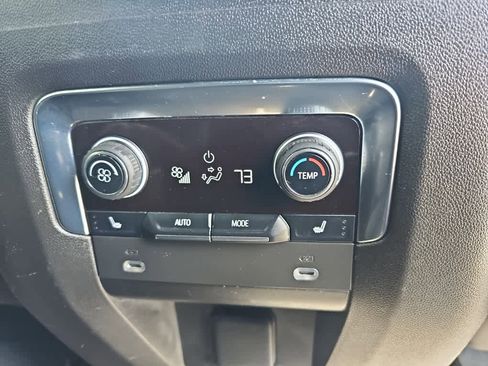 Used 2023 Chevrolet Suburban Premier image 29