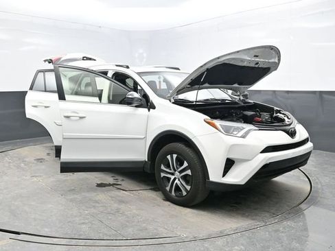 Used 2018 Toyota RAV4 LE image 39