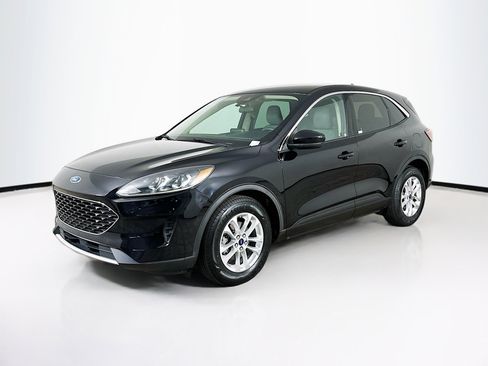 Used 2020 Ford Escape SE image 3