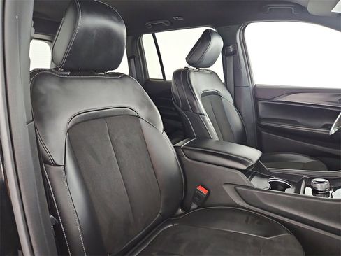 Used 2023 Jeep Grand Cherokee Altitude image 33