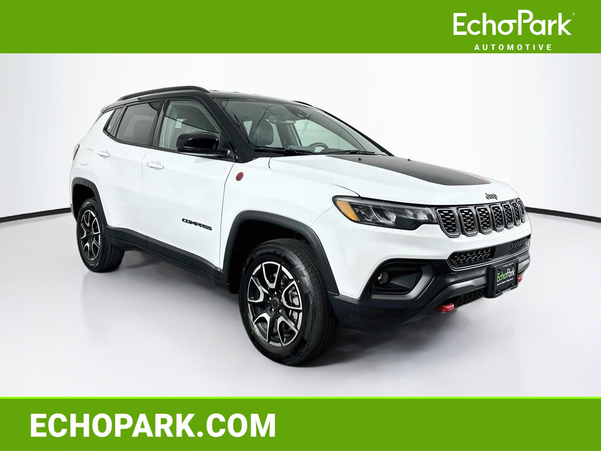 Used 2025 Jeep Compass Trailhawk AWD/4WD image 1