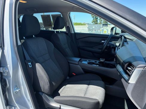 Used 2025 Nissan Rogue SV FWD image 37