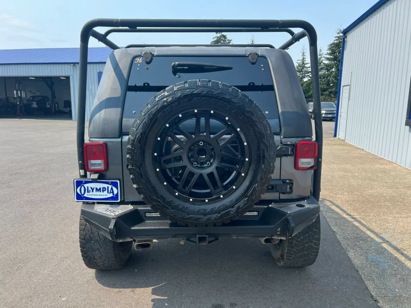 Used 2017 Jeep Wrangler Unlimited Sahara w/ Max Tow Package AWD/4WD image 15