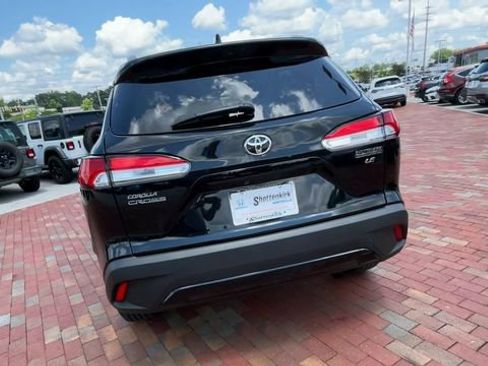 Used 2023 Toyota Corolla Cross LE FWD image 8