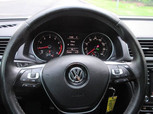 Used 2017 Volkswagen Passat 1.8T R-Line FWD image 27
