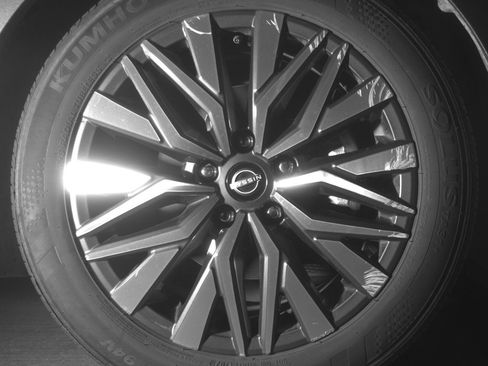 Used 2025 Nissan Altima 2.5 SV FWD image 13