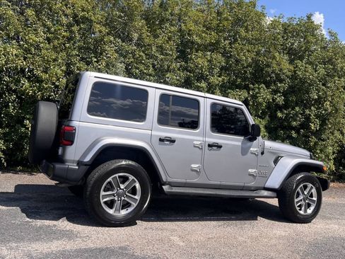 Used 2018 Jeep Wrangler Unlimited Sahara AWD/4WD image 8
