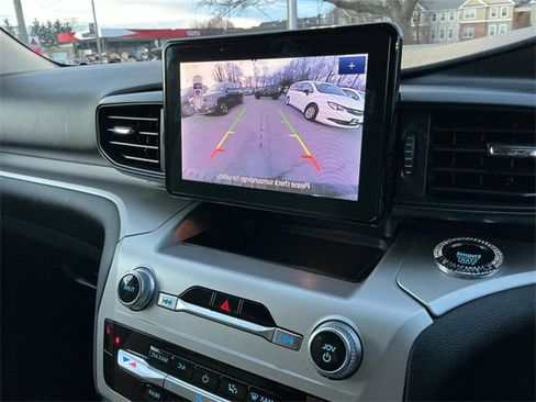 Used 2022 Ford Explorer XLT image 23