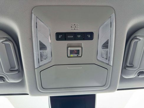 Used 2025 Toyota RAV4 XLE AWD/4WD image 33