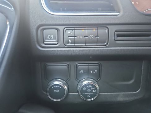 Used 2023 GMC Yukon SLT image 17