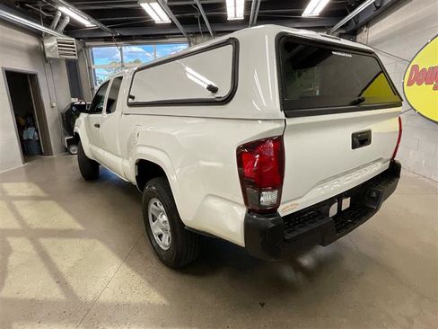 Used 2021 Toyota Tacoma SR image 3