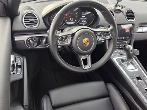 Used 2021 Porsche 718 Boxster image 24