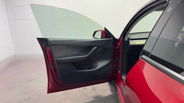 Used 2021 Tesla Model Y Long Range AWD/4WD image 10