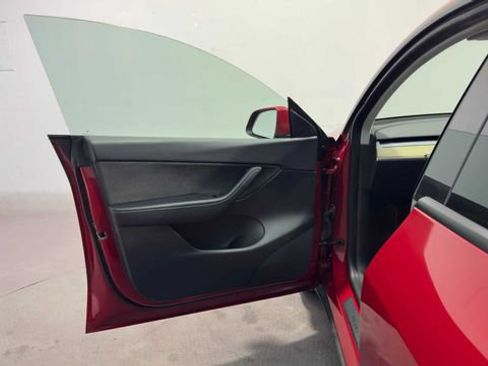 Used 2021 Tesla Model Y Long Range AWD/4WD image 10