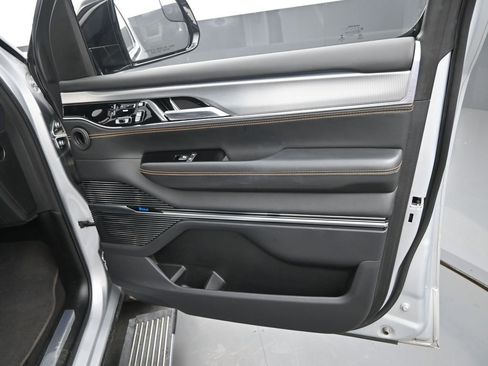 Used 2023 Jeep Grand Wagoneer Series III image 22