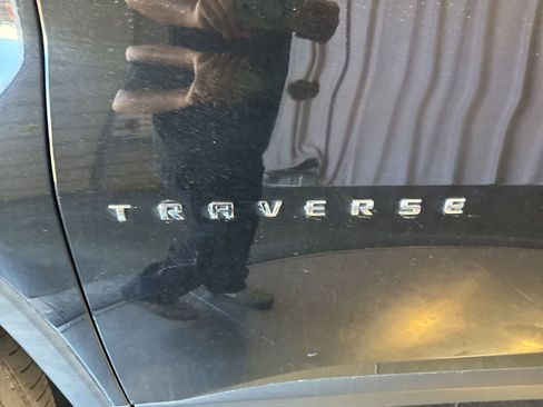 Used 2021 Chevrolet Traverse LT image 10