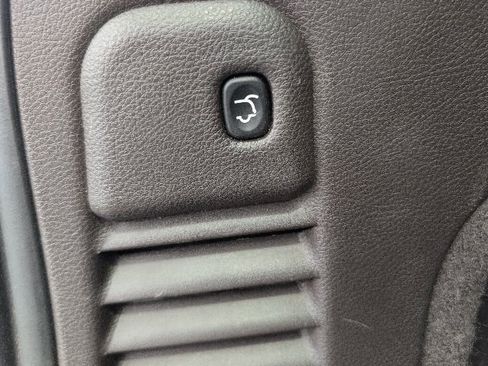 Used 2019 Jeep Grand Cherokee Overland AWD/4WD image 12