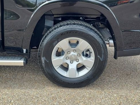 New 2026 RAM 1500 4x4 Crew Cab image 18