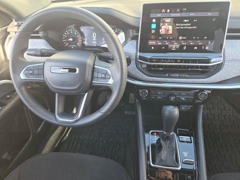 Used 2023 Jeep Compass Sport image 29