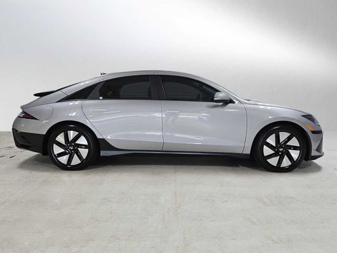 Used 2024 Hyundai Ioniq 6 SE AWD/4WD image 2