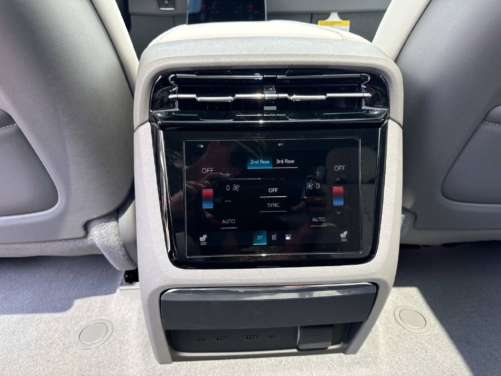 New 2025 Cadillac Escalade IQ Luxury 1 w/ Smart Trailering package AWD/4WD image 16