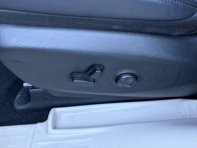 Used 2024 Chrysler Pacifica Touring-L FWD image 15