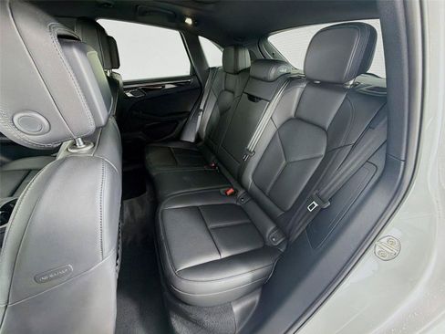Used 2025 Porsche Macan AWD/4WD image 21