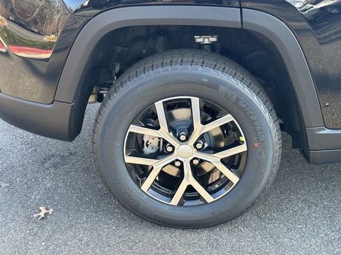 New 2025 Jeep Grand Cherokee Limited w/ Luxury Tech Group II image 17