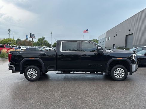 Used 2024 GMC Sierra 2500 SLE w/ SLE Value Package AWD/4WD image 2