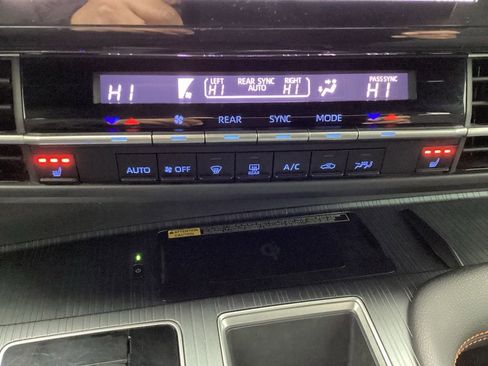 Used 2021 Toyota Sienna XSE w/ XSE Plus Package image 23