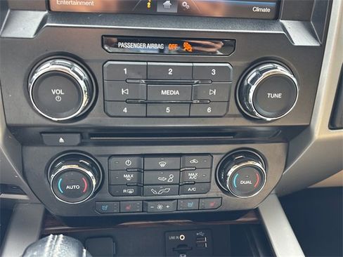 Used 2015 Ford F150 Lariat image 27