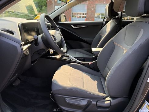 Certified 2023 Kia Niro LX FWD image 15
