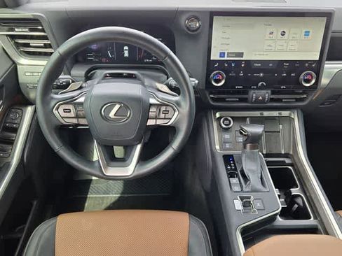 Used 2024 Lexus GX 550 w/ Accessory Package (Z1) AWD/4WD image 16