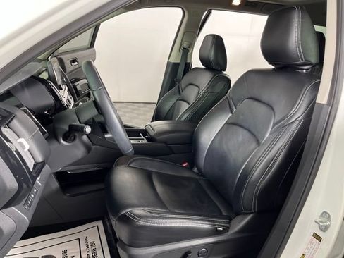 Used 2022 Nissan Pathfinder SV w/ SV Premium Package FWD image 20