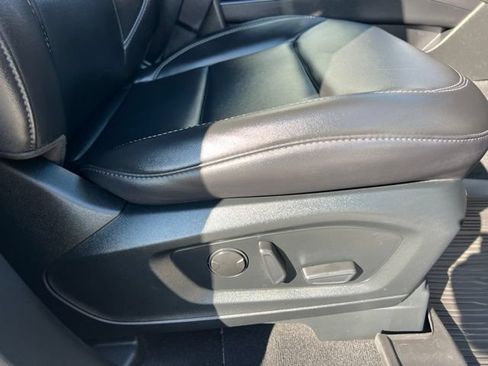 Used 2023 Ford Explorer XLT w/ Equipment Group 202A AWD/4WD image 12